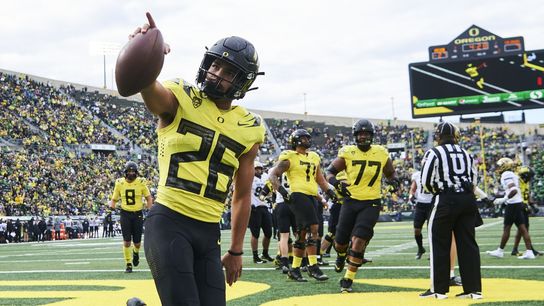 No. 7 Oregon kicks it into high gear, tops Colorado (College Football)
