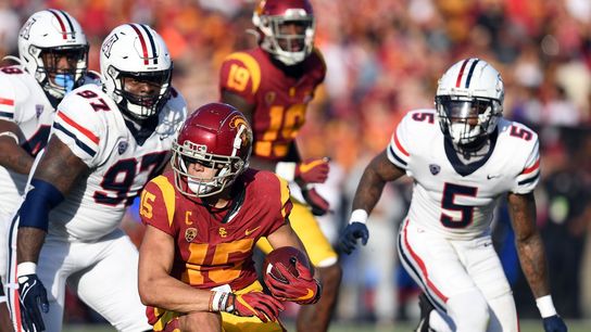 USC WR Drake London carted off with leg injury (College Football)