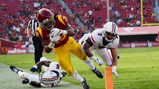 USC defeats Arizona but WR Drake London injured (College Football)