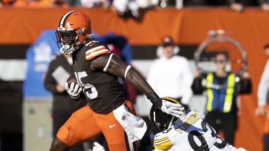 Report: Browns placing TE David Njoku on COVID list (NFL)