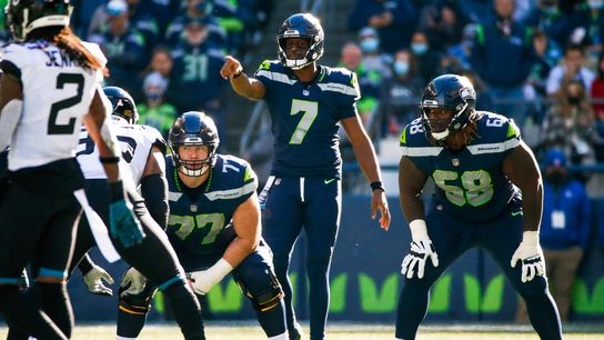 Seahawks LG Damien Lewis (ankle) exits on cart (NFL)