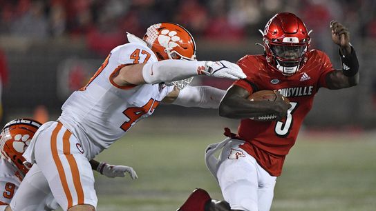 D.J. Uiagalelei, Clemson rally to nip Louisville (College Football)
