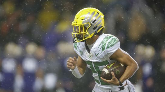 Travis Dye's career day fuels No. 4 Oregon (College Football)