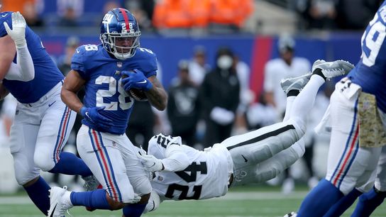Giants defend own turf with victory over Raiders (NFL)
