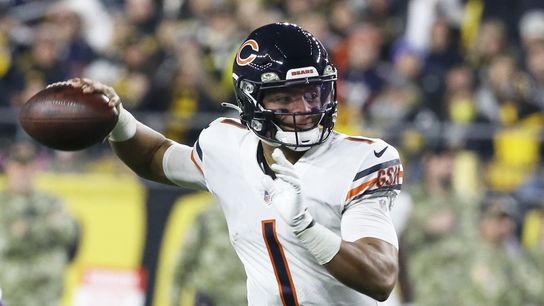 Report: Bears QB Justin Fields suffered cracked ribs (NFL)