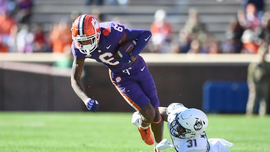 Clemson defense shuts down UConn in comfortable win (College Football)