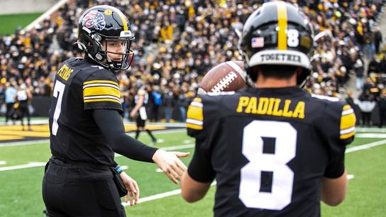 Illinois takes rolling road show to No. 17 Iowa (College Football)