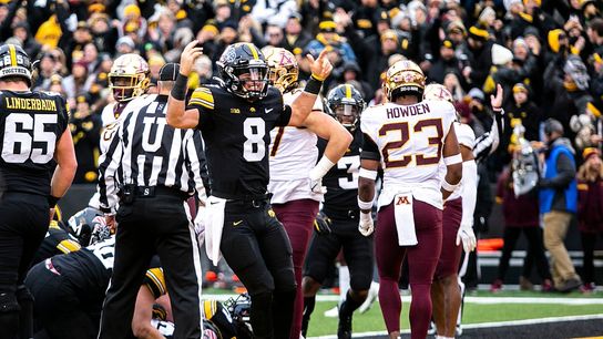 Alex Padilla rallies No. 20 Iowa past Minnesota (College Football)