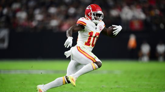 Patrick Mahomes throws five TDs, Chiefs bury Raiders (NFL)