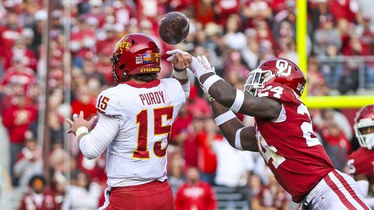 No. 13 Oklahoma shuts down Iowa State, 28-21 (College Football)