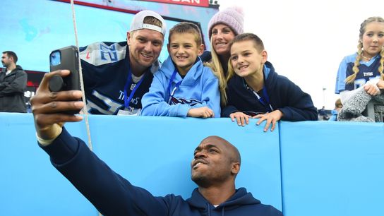 Report: Seahawks to activate RB Adrian Peterson (NFL)