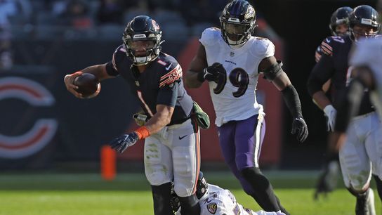 Bears QB Justin Fields (ribs) exits during loss to Ravens (NFL)