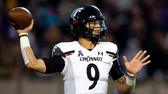 No. 4 Cincinnati beats East Carolina to complete 12-0 regular season (College Football)