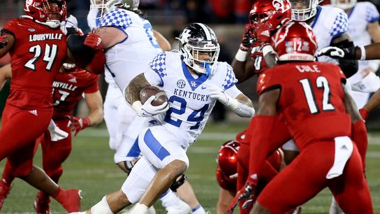 Kentucky throttles Louisville behind Will Levis' 4 TDs (College Football)