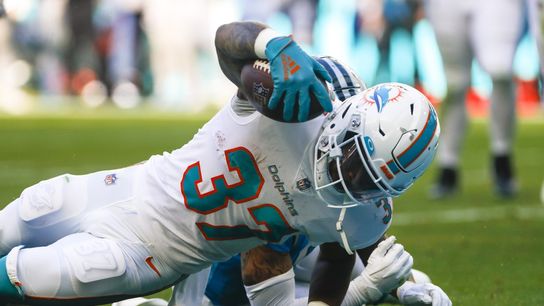 Dolphins rout Panthers for fourth straight win (NFL)