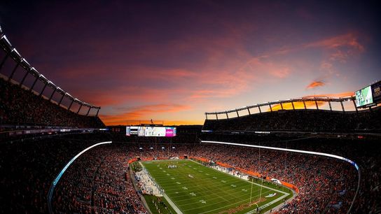 Broncos replace turf ahead of finale vs. Chargers (NFL)