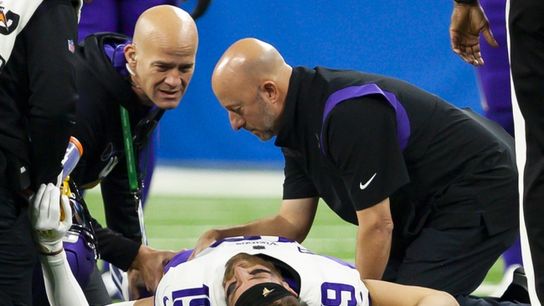 Vikings WR Adam Thielen exits with ankle injury (NFL)