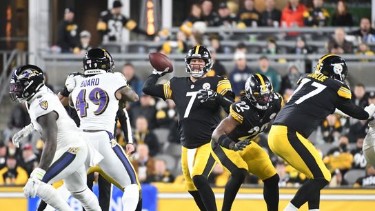 Steelers score late, hold off Ravens (NFL)