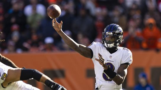 Ravens' Lamar Jackson (ankle) exits on cart vs. Browns (NFL)