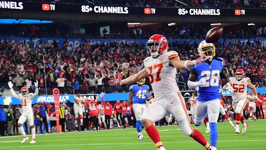 Chiefs TE Travis Kelce placed on COVID list (NFL)