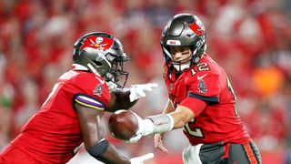Leonard Fournette, Lavonte David game-time decisions for Bucs vs. Eagles (NFL)