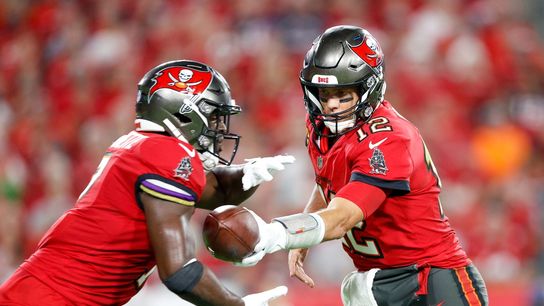 Leonard Fournette, Lavonte David game-time decisions for Bucs vs. Eagles (NFL)