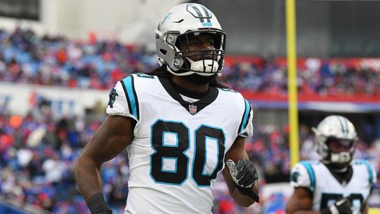 Panthers TE Ian Thomas signs 3-year contract (NFL)