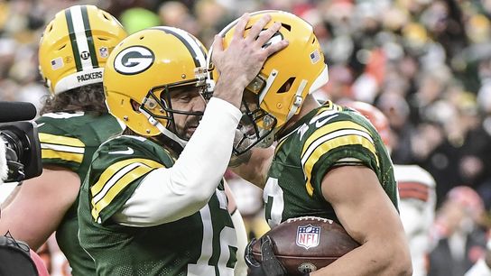 Aaron Rodgers passes Brett Favre for Packers' TD record (NFL)