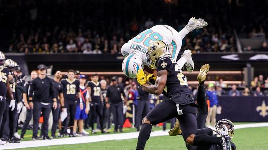 Dolphins run winning streak to 7 by dominating Saints (NFL)