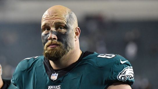 Reports: Eagles RT Lane Johnson to put off surgery (NFL)