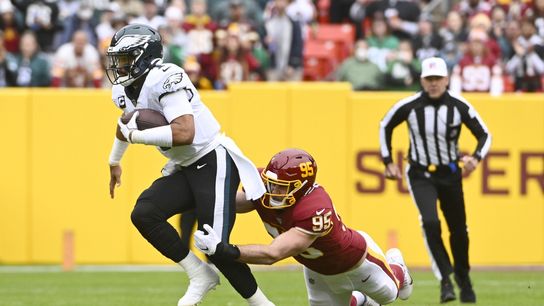 Eagles rally in second half to complete sweep of Washington (NFL)