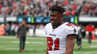 Arrest warrant issued for ex-NFL receiver Antonio Brown (NFL)