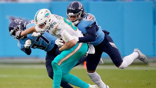 Reports: Dolphins place franchise tag on TE Mike Gesicki (NFL)