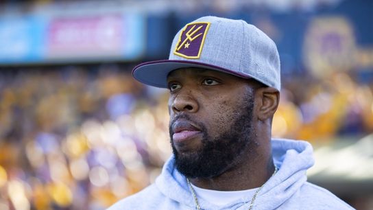 Report: Ex-NFL star Terrell Suggs facing assault charge (NFL)