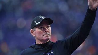 Reports: Cowboys bring back Mike Zimmer as DC (NFL)