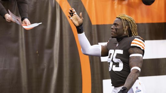 Browns slap franchise tag on TE David Njoku (NFL)