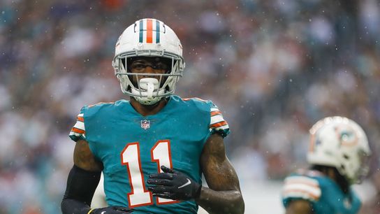 Reports: Dolphins deal WR DeVante Parker to Patriots (NFL)
