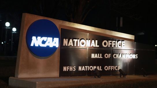 Division I Council cuts transfer portal windows to 30 total days (College Football)