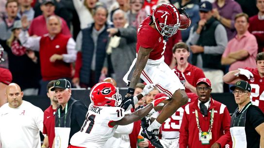Alabama loses WR Jameson Williams to apparent knee injury (College Football)