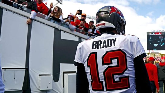 Buccaneers QB Tom Brady returns to training camp (NFL)