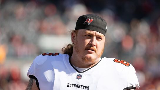 Buccaneers C Ryan Jensen (knee) leaves on golf cart (NFL)