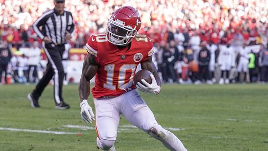 Reports: Chiefs give WR Tyreek Hill permission to seek trade (NFL)