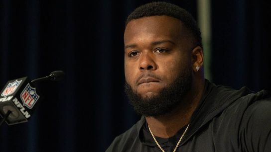 Report: Raiders trade DT Neil Farrell to Chiefs (NFL)