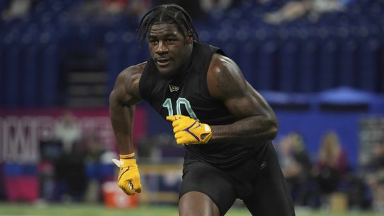 Report: LSU LB Damone Clark has spinal fusion surgery (NFL)