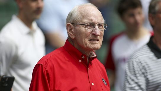 Legendary Georgia coach Vince Dooley dies at 90 (College Football)
