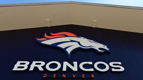 Report: Walmart heir to win bid for Broncos (NFL)