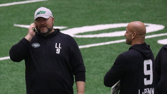 Jets investigating all QB options; Derek Carr left 'strong impression' (NFL)