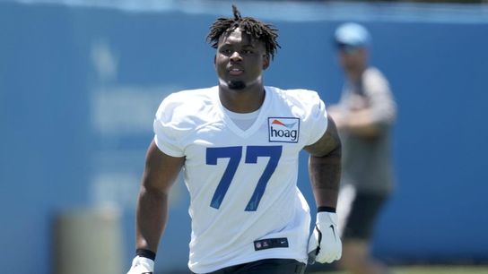 Chargers sign first-round pick G Zion Johnson (NFL)