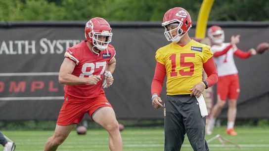 Reports: Chiefs tweak TE Travis Kelce's contract (NFL)