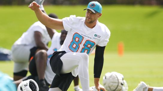 Report: Dolphins TE Mike Gesicki likely to play on franchise tag (NFL)